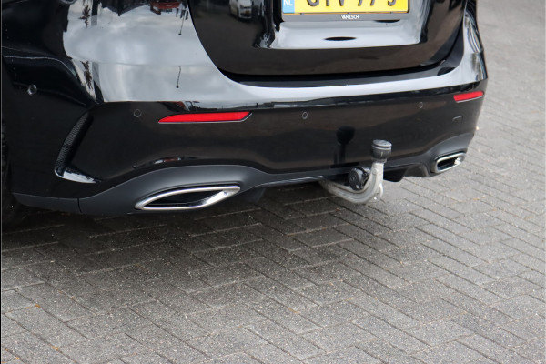 Mercedes-Benz A-Klasse 180 AMG Line Aut7 | Facelift | Panoramadak | Verwarmd Stuurwiel | Trekhaak | Camera | Keyless Go | Widescreen | Sfeerverlichting | Stoelverwarming | High Perf. LED |