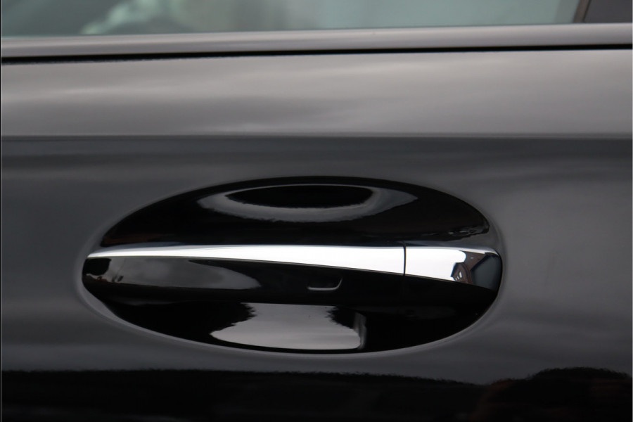 Mercedes-Benz A-Klasse 180 AMG Line Aut7 | Facelift | Panoramadak | Verwarmd Stuurwiel | Trekhaak | Camera | Keyless Go | Widescreen | Sfeerverlichting | Stoelverwarming | High Perf. LED |