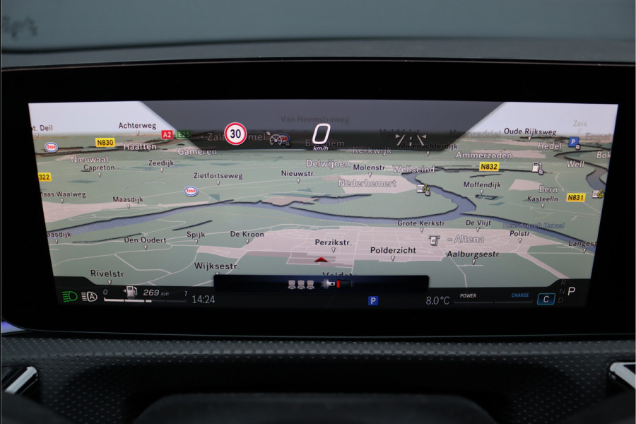 Mercedes-Benz A-Klasse 180 AMG Line Aut7 | Facelift | Panoramadak | Verwarmd Stuurwiel | Trekhaak | Camera | Keyless Go | Widescreen | Sfeerverlichting | Stoelverwarming | High Perf. LED |