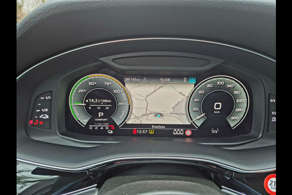 Audi Q7 60 TFSI e quattro Competition . Head-up . Sportstoelen. Panodak