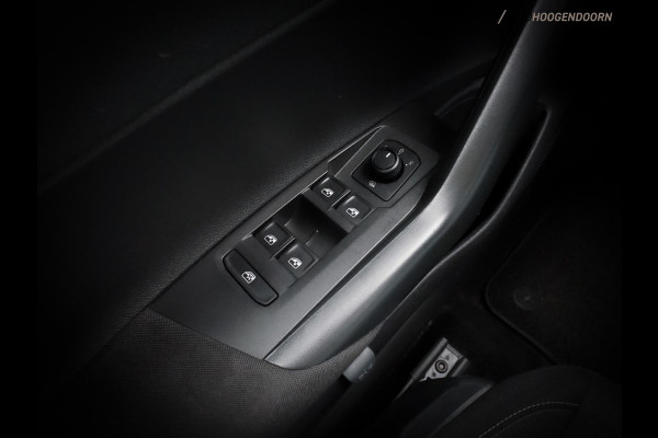 Volkswagen Polo 1.0 TSI Comfortline Sport (LED,APPLE CARPLAY,ADAPTIVE CRUISE,LM-VELGEN,NIEUWE APK,SPORSTOELEN,AIRCO,TOPCONDITIE)