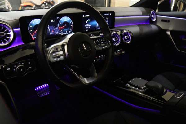 Mercedes-Benz CLA-Klasse 200 Business Solution AMG NAP/PANO/CAM/KEYLESS/LANEASSIST/VOL