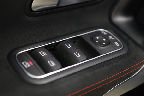 Mercedes-Benz CLA-Klasse 200 Business Solution AMG NAP/PANO/CAM/KEYLESS/LANEASSIST/VOL