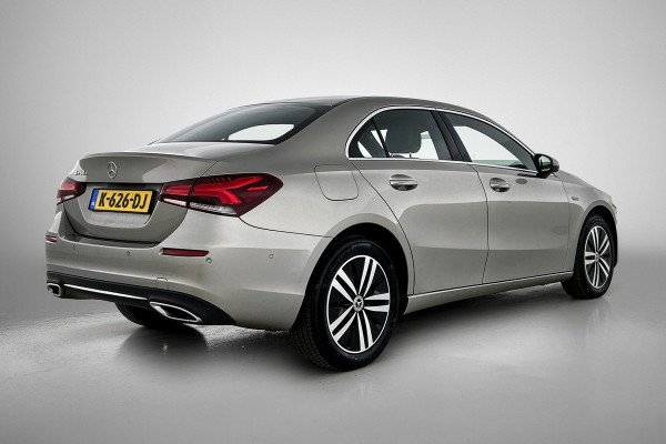 Mercedes-Benz A-Klasse 250 e Business Solution Luxury Limited (SFEERVERLICHTING, CAMERA, LEDER, 1e EIGENAAR, GOED ONDERHOUDEN)