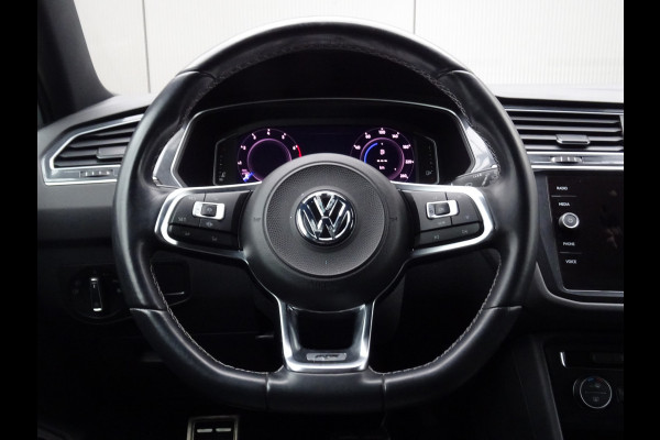 Volkswagen Tiguan 2.0 TSI 4Motion Highline Business R * CARPLAY * GOED ONDERH. !!
