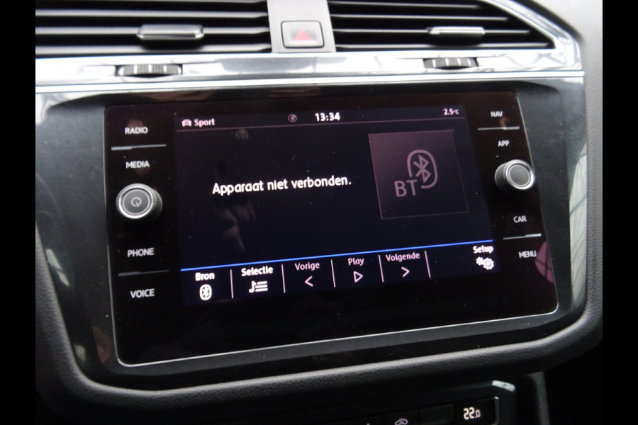 Volkswagen Tiguan 2.0 TSI 4Motion Highline Business R * CARPLAY * GOED ONDERH. !!