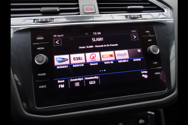 Volkswagen Tiguan 2.0 TSI 4Motion Highline Business R * CARPLAY * GOED ONDERH. !!