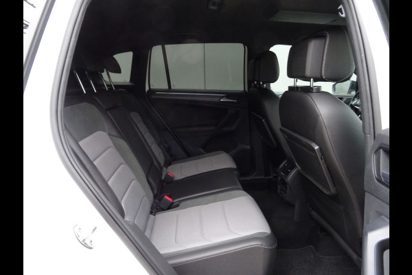 Volkswagen Tiguan 2.0 TSI 4Motion Highline Business R * CARPLAY * GOED ONDERH. !!