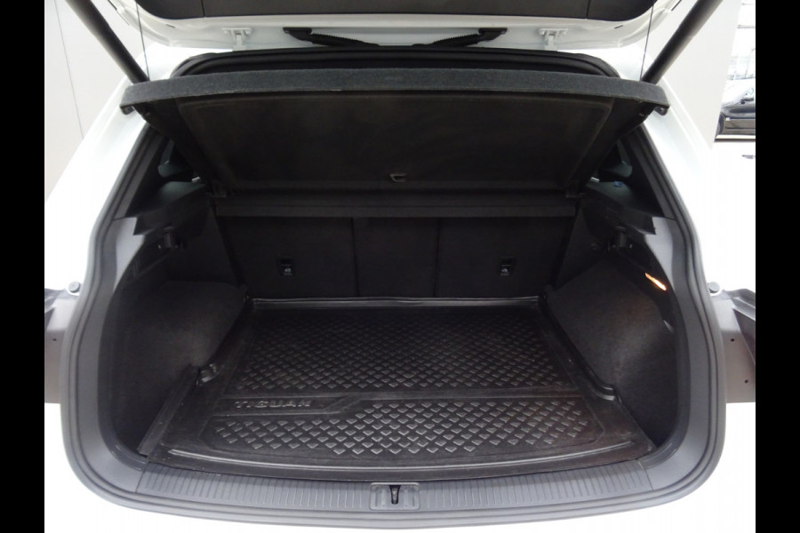 Volkswagen Tiguan 2.0 TSI 4Motion Highline Business R * CARPLAY * GOED ONDERH. !!