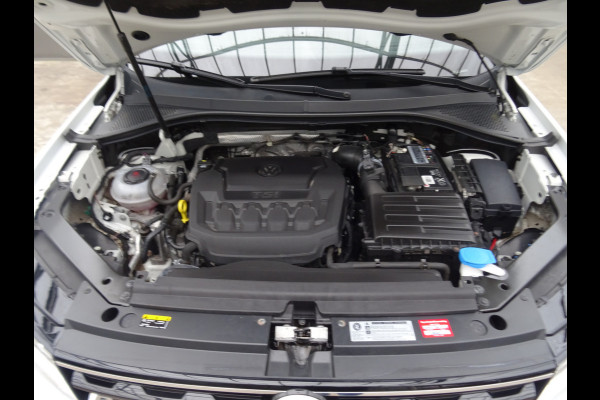 Volkswagen Tiguan 2.0 TSI 4Motion Highline Business R * CARPLAY * GOED ONDERH. !!