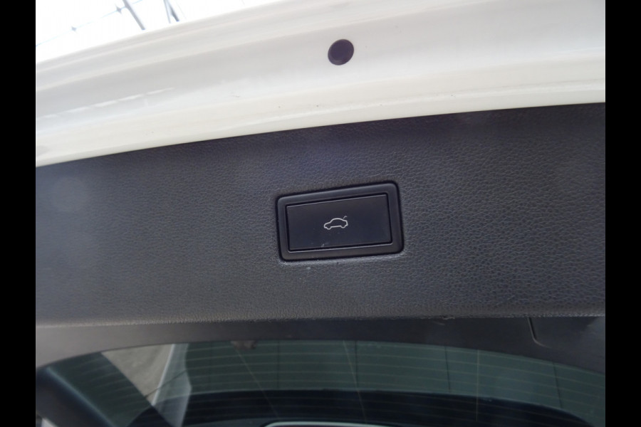 Volkswagen Tiguan 2.0 TSI 4Motion Highline Business R * CARPLAY * GOED ONDERH. !!