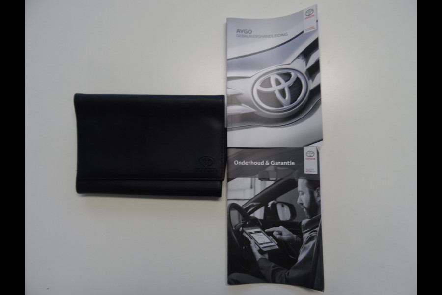 Toyota Aygo 1.0 VVT-i x-fun * BLUETOOTH * LED * GOED ONDERH. !!