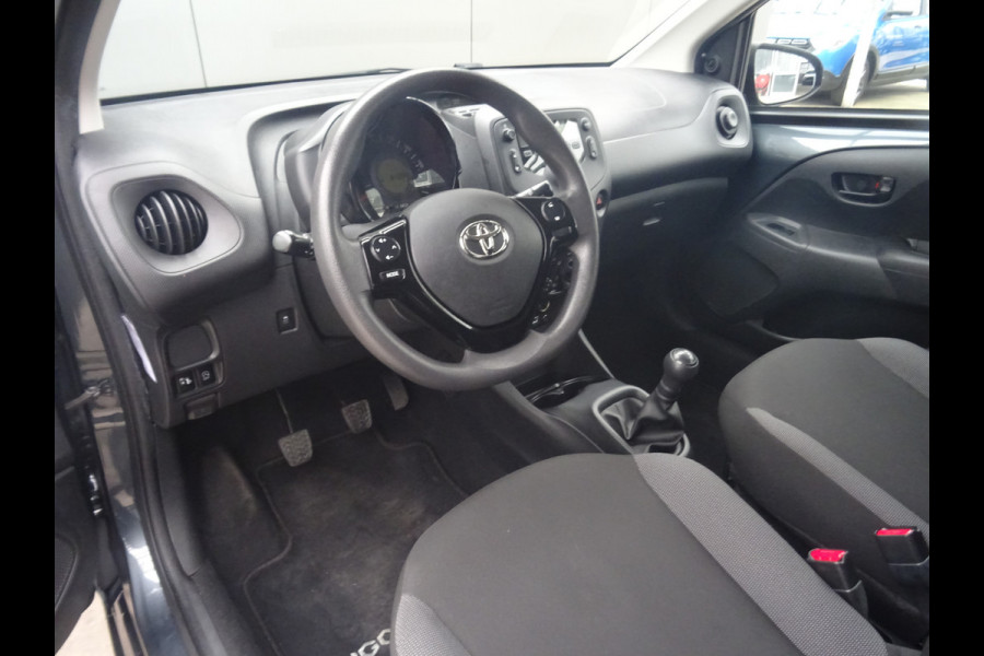 Toyota Aygo 1.0 VVT-i x-fun * BLUETOOTH * LED * GOED ONDERH. !!