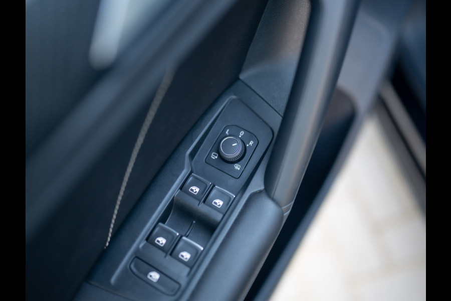 Volkswagen Tiguan 1.5 TSI R-Line Business+ | 360 Camera | 20'' | IQ Light | Groot Navi | Prijs Rijklaar!!