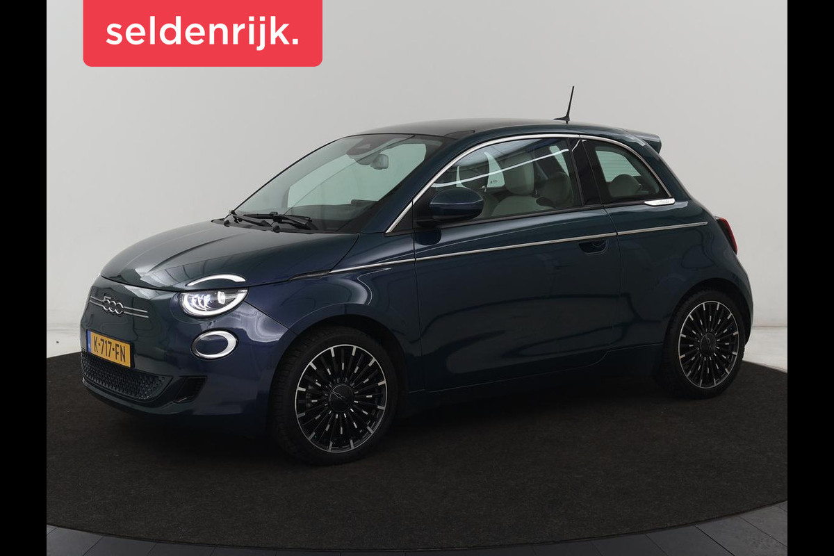 Fiat 500E La Prima 42 kWh | 3 Fase | Panoramadak | Adaptive cruise | Leder | Camera | Keyless | Carplay | Parkeerhulp | Full LED | Side Assist | Climate control