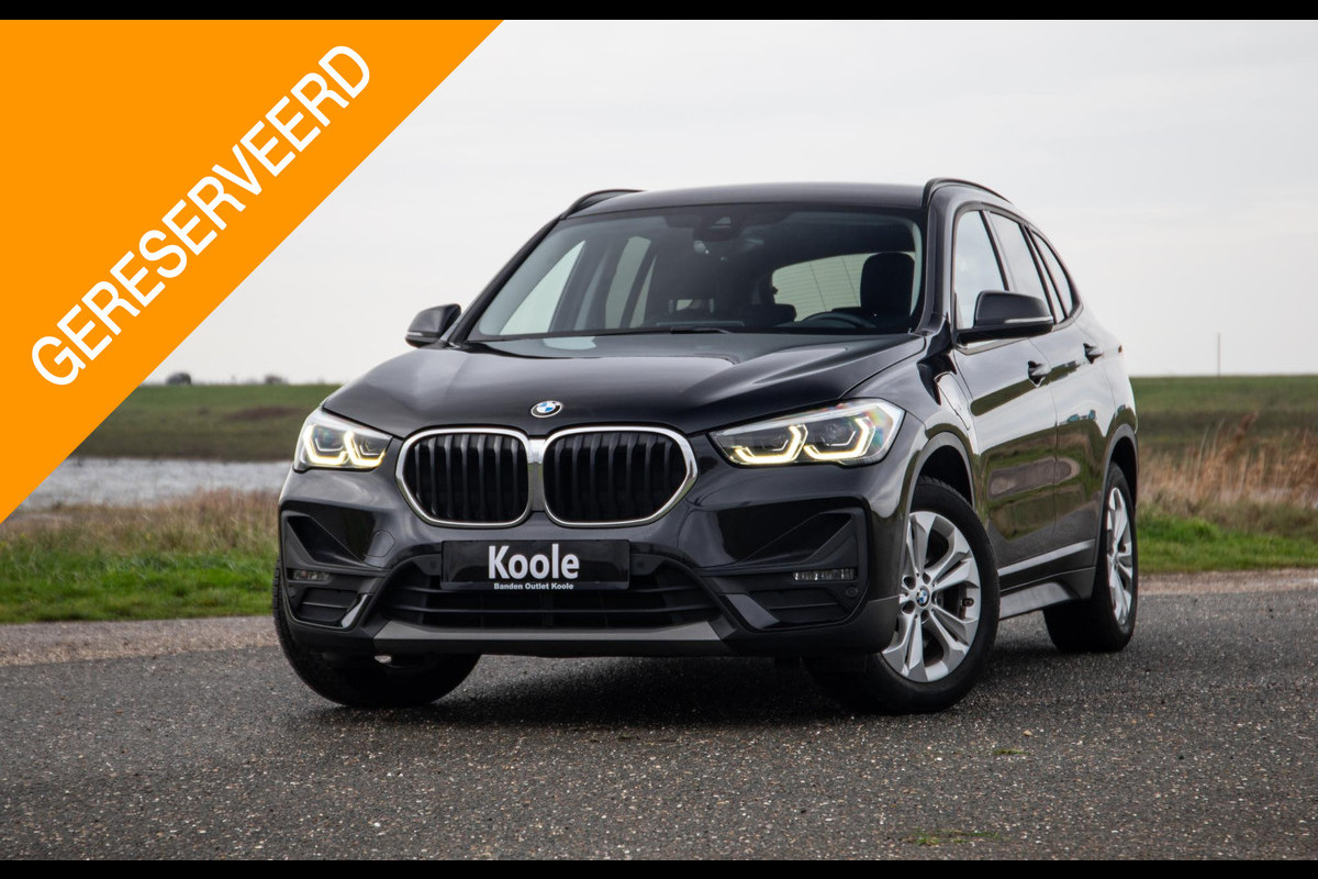BMW X1 xDrive25e Executive CAMERA / CARPLAY / AUTOMAAT / LEDER / LED / CRUISE CONTROLE / STOELVERWARMING
