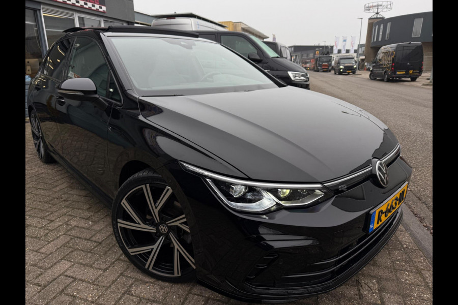 Volkswagen Golf 1.5 eTSI 2022 R-LINE DSG PANO ACC SIDE-ASSLEDER ALCANTARA