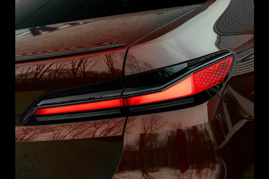 BMW i7 eDrive50 - M-Sport Pro - Skylounge - Stoelventilatie + Massage V+A - Individual Leder