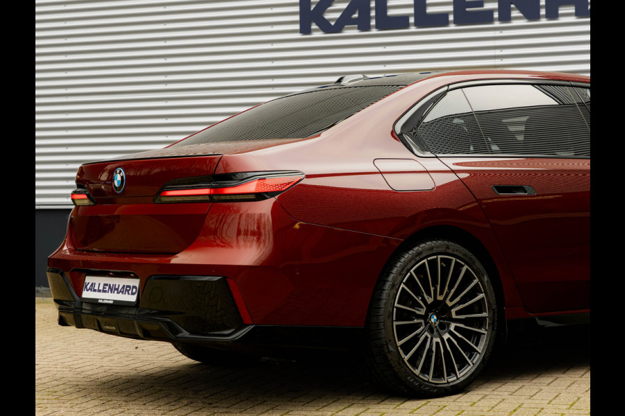 BMW i7 eDrive50 - M-Sport Pro - Skylounge - Stoelventilatie + Massage V+A - Individual Leder