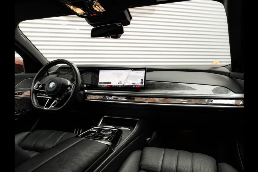 BMW i7 eDrive50 - M-Sport Pro - Skylounge - Stoelventilatie + Massage V+A - Individual Leder