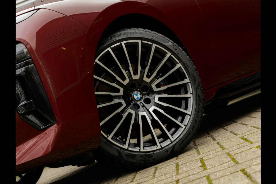 BMW i7 eDrive50 - M-Sport Pro - Skylounge - Stoelventilatie + Massage V+A - Individual Leder