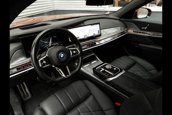 BMW i7 eDrive50 - M-Sport Pro - Skylounge - Stoelventilatie + Massage V+A - Individual Leder