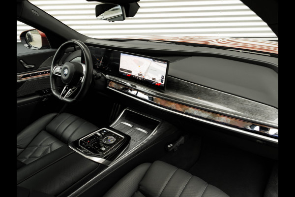 BMW i7 eDrive50 - M-Sport Pro - Skylounge - Stoelventilatie + Massage V+A - Individual Leder