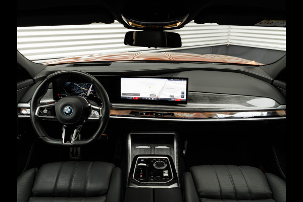 BMW i7 eDrive50 - M-Sport Pro - Skylounge - Stoelventilatie + Massage V+A - Individual Leder
