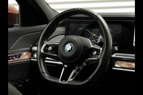BMW i7 eDrive50 - M-Sport Pro - Skylounge - Stoelventilatie + Massage V+A - Individual Leder