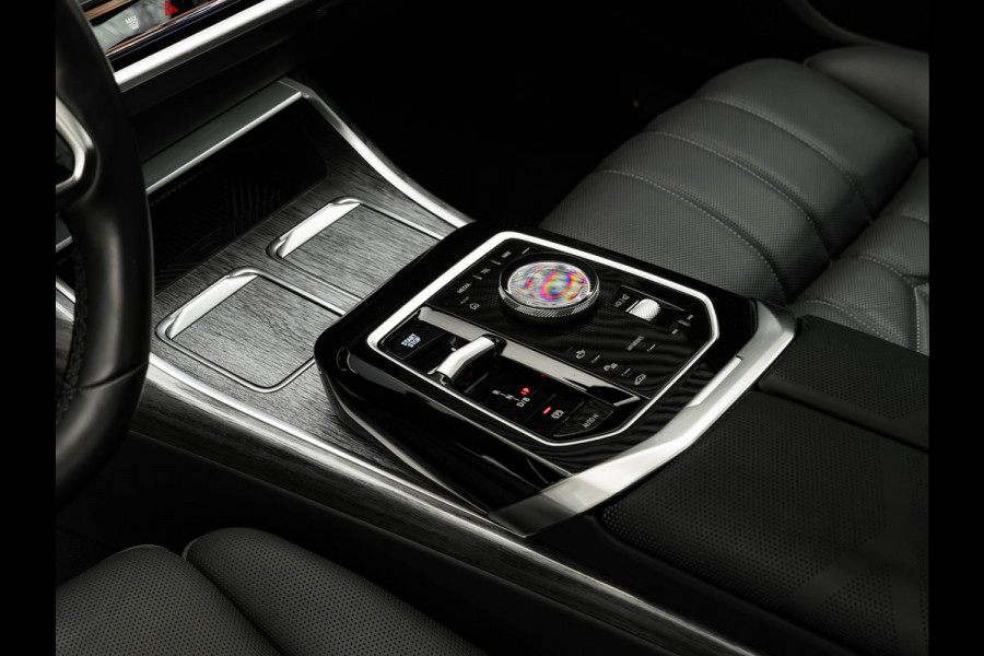BMW i7 eDrive50 - M-Sport Pro - Skylounge - Stoelventilatie + Massage V+A - Individual Leder