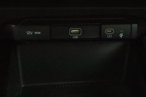 Kia Niro Launch Edition Apple Carplay/Android Auto - Cruise Control - Navigatie - Stoel/Stuur Verwarming - Stoel Verkoeling - Trekhaak - Fabrieksgarantie tot 09-2029