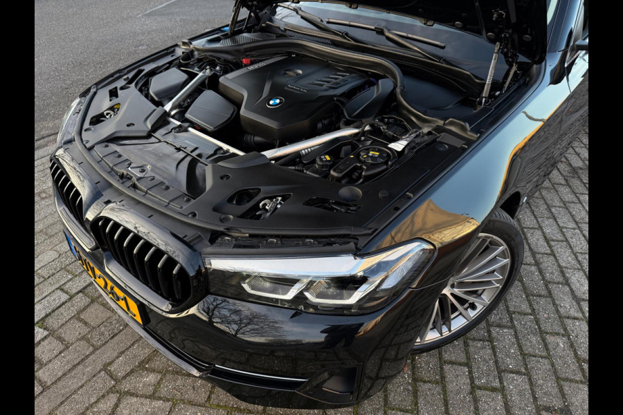 BMW 5 Serie Touring 530i HYBRID 2022 HIGH EXECUTIVE AUT LEDER CARPLAY LUXE