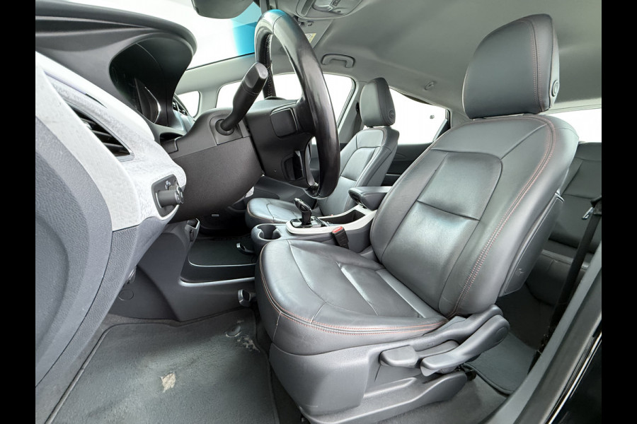 Opel Ampera-E 65kWh SOH 100% Leer Stuur+Stoelverwarming Camera Ecc Adap.Cruise Apple Carplay Android Auto Pdc Bose®-Sound Innovation Business  Autom.Inparkeren Dodehoek BTMS Assistent Lane Assist Lmv 17" Isofix Led Rijstrooksensor Keyless Xenon Wifi Origineel Nederlandse Auto, licht van gewicht, -en zeer energie-efficient!