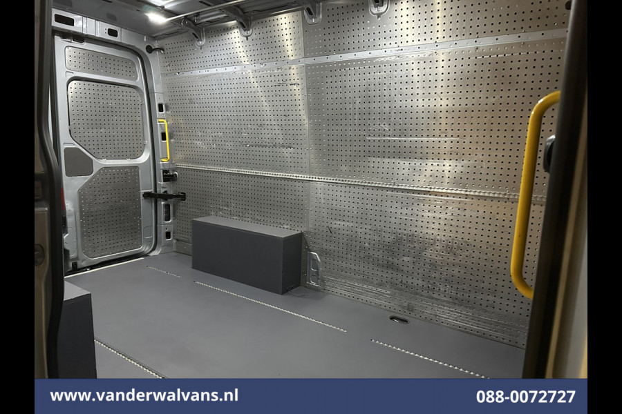 Volkswagen Crafter 2.0 TDI 141pk L3H3 L2H2 Euro6 Airco | Camera | Apple Carplay | Cruisecontrol Android Auto, Parkeersensoren, Bijrijdersbank, 3000kg Trekvermogen, zilver