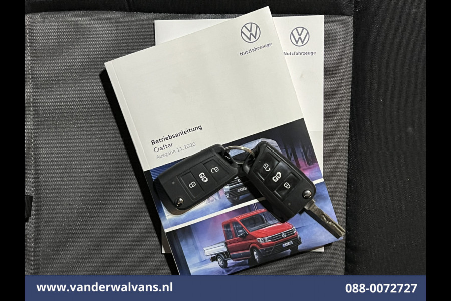 Volkswagen Crafter 2.0 TDI 141pk L3H3 L2H2 Euro6 Airco | Camera | Apple Carplay | Cruisecontrol Android Auto, Parkeersensoren, Bijrijdersbank, 3000kg Trekvermogen, zilver