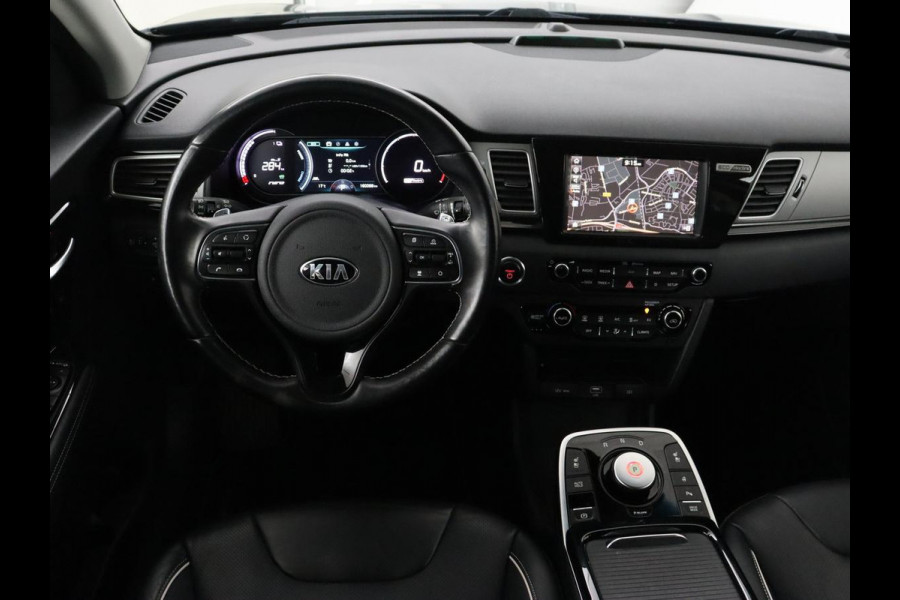 Kia e-Niro ExecutiveLine 64 kWh | SOH 100% | Leder | Stoelventilatie | Adaptive cruise | Camera | Warmtepomp | Trekhaak | Achterbankverwarming | Carplay | Full LED | Keyless | Navigatie | JBL Sound