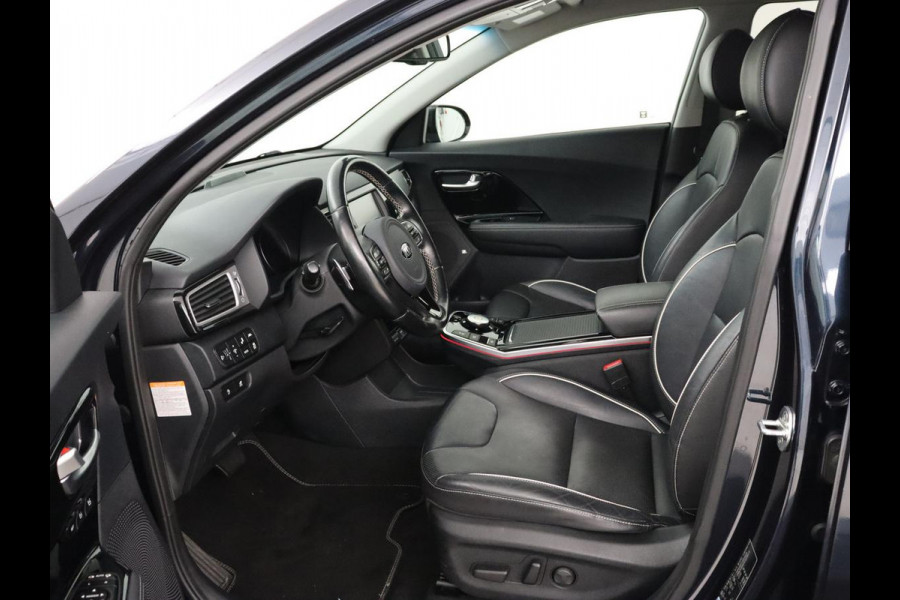 Kia e-Niro ExecutiveLine 64 kWh | SOH 100% | Leder | Stoelventilatie | Adaptive cruise | Camera | Warmtepomp | Trekhaak | Achterbankverwarming | Carplay | Full LED | Keyless | Navigatie | JBL Sound