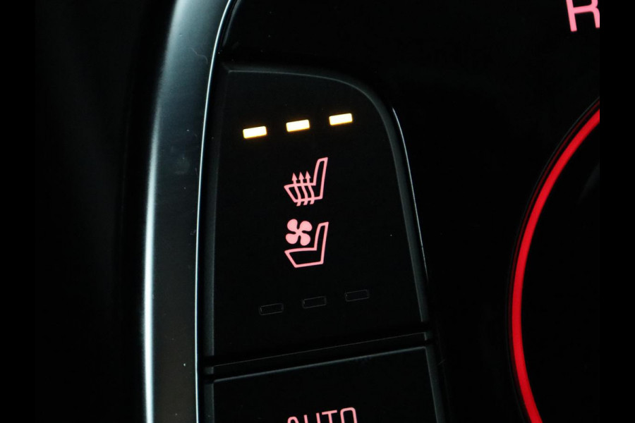 Kia e-Niro ExecutiveLine 64 kWh | SOH 100% | Leder | Stoelventilatie | Adaptive cruise | Camera | Warmtepomp | Trekhaak | Achterbankverwarming | Carplay | Full LED | Keyless | Navigatie | JBL Sound