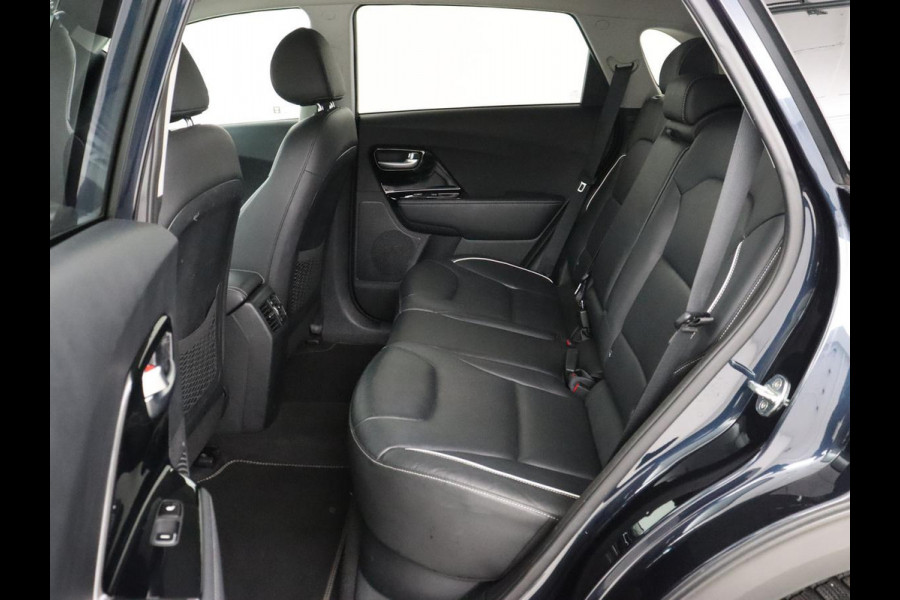 Kia e-Niro ExecutiveLine 64 kWh | SOH 100% | Leder | Stoelventilatie | Adaptive cruise | Camera | Warmtepomp | Trekhaak | Achterbankverwarming | Carplay | Full LED | Keyless | Navigatie | JBL Sound