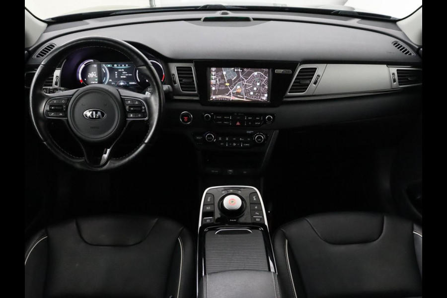 Kia e-Niro ExecutiveLine 64 kWh | SOH 100% | Leder | Stoelventilatie | Adaptive cruise | Camera | Warmtepomp | Trekhaak | Achterbankverwarming | Carplay | Full LED | Keyless | Navigatie | JBL Sound