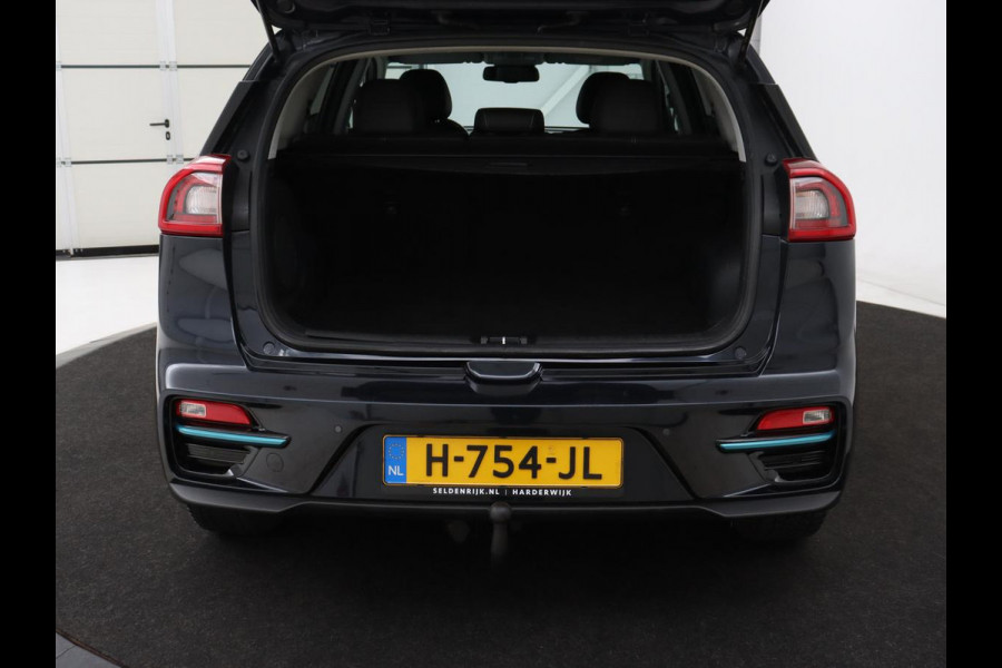Kia e-Niro ExecutiveLine 64 kWh | SOH 100% | Leder | Stoelventilatie | Adaptive cruise | Camera | Warmtepomp | Trekhaak | Achterbankverwarming | Carplay | Full LED | Keyless | Navigatie | JBL Sound