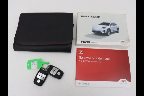 Kia e-Niro ExecutiveLine 64 kWh | SOH 100% | Leder | Stoelventilatie | Adaptive cruise | Camera | Warmtepomp | Trekhaak | Achterbankverwarming | Carplay | Full LED | Keyless | Navigatie | JBL Sound