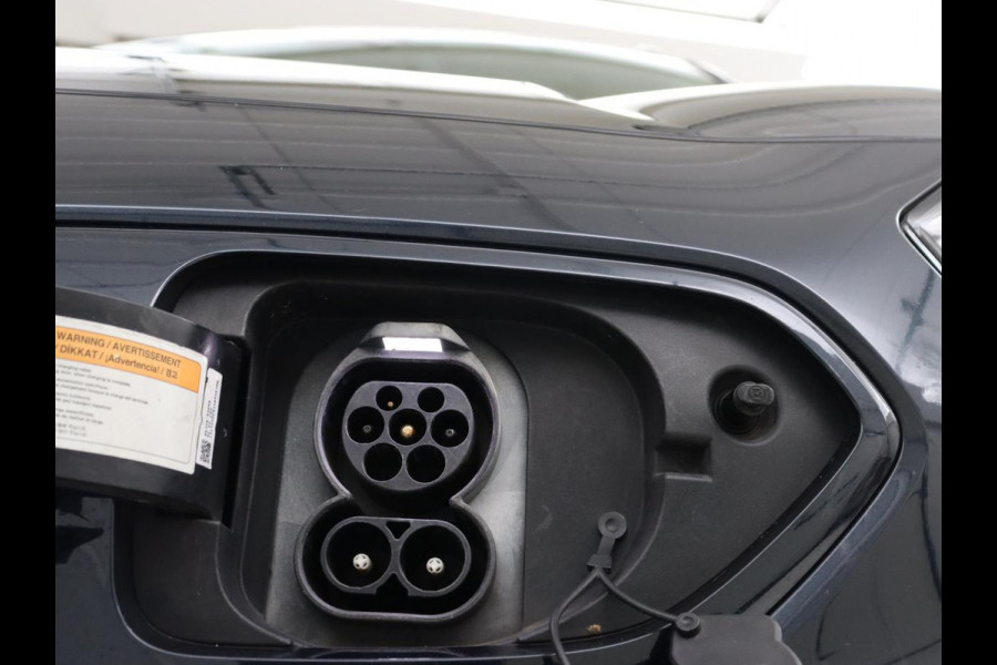 Kia e-Niro ExecutiveLine 64 kWh | SOH 100% | Leder | Stoelventilatie | Adaptive cruise | Camera | Warmtepomp | Trekhaak | Achterbankverwarming | Carplay | Full LED | Keyless | Navigatie | JBL Sound