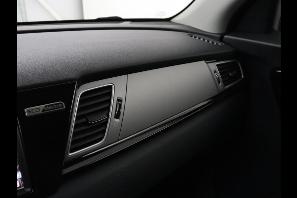 Kia e-Niro ExecutiveLine 64 kWh | SOH 100% | Leder | Stoelventilatie | Adaptive cruise | Camera | Warmtepomp | Trekhaak | Achterbankverwarming | Carplay | Full LED | Keyless | Navigatie | JBL Sound