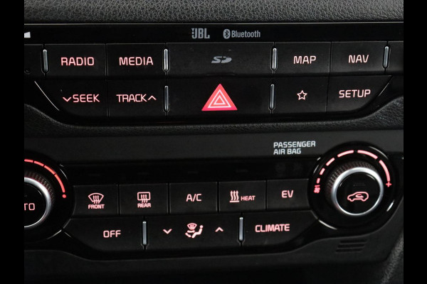 Kia e-Niro ExecutiveLine 64 kWh | SOH 100% | Leder | Stoelventilatie | Adaptive cruise | Camera | Warmtepomp | Trekhaak | Achterbankverwarming | Carplay | Full LED | Keyless | Navigatie | JBL Sound