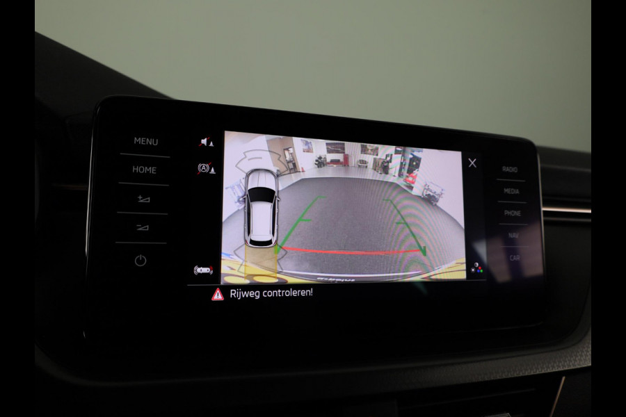 Škoda Kamiq 1.0 TSI Business Edition 110 pk Automaat (DSG) | Navigatie | Parkeersensoren | Achteruitrijcamera | Apple Carplay/Android Auto | Stoelverwarming |