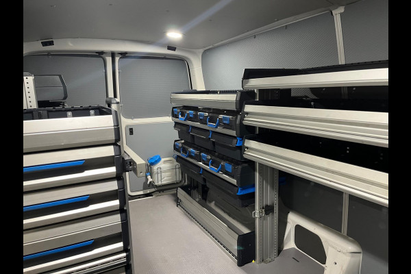 Volkswagen Transporter Automaat Servicewagen 2.0 TDI 150pk L2H1 3Persoons, Sortimo Inrichting, Airco, Navigatie, RIJKLAARPRIJS!