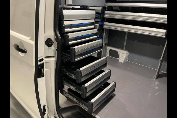 Volkswagen Transporter Automaat Servicewagen 2.0 TDI 150pk L2H1 3Persoons, Sortimo Inrichting, Airco, Navigatie, RIJKLAARPRIJS!