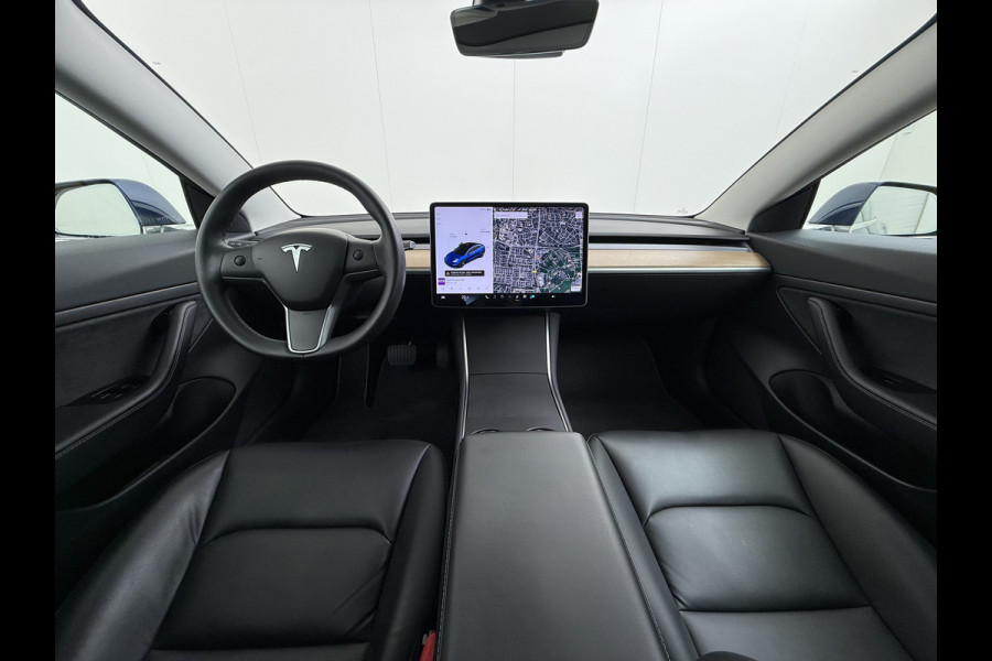 Tesla Model 3 RWD SR plus 325PK SOH 93% Lmv 18" AutoPilot FSD Leder Panoramadak Adaptive-Cruise Camera's Elektr.-Stuur+Stoelen+Spiegels+Geheug Navi LED Comfortstoelen ACC DAB Voorverwarmen interieur via App Keyless One-Pedal-Drive Origineel Nederlandse auto tot 11kw laden thuis!