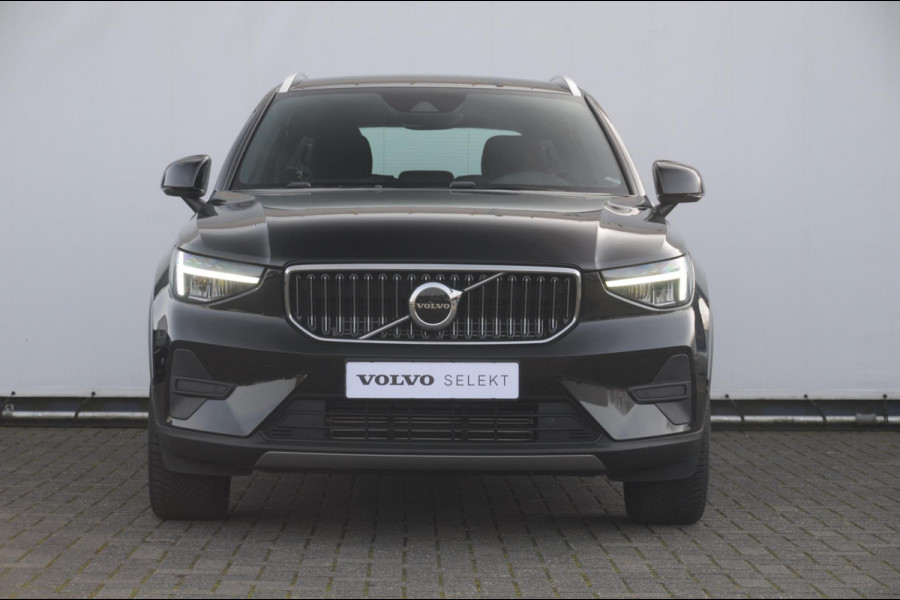Volvo XC40 T4 211PK Automaat Plug-in hybrid Core Bright / Trekhaak / All seasonbanden / Apple carplay / Parkeersensoren met camera / Stoel - en stuurwielverwarming / Elektrische achterklep / Keyless entry